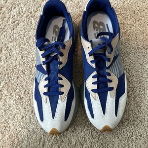 New Balance  327 Sneakers 👟